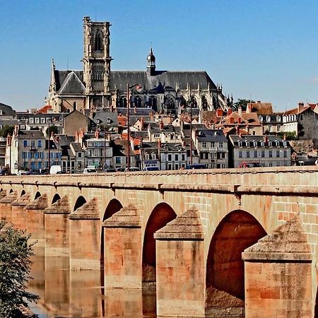 Nevers, Appartement De Standing Proche De La Gare Exterior photo